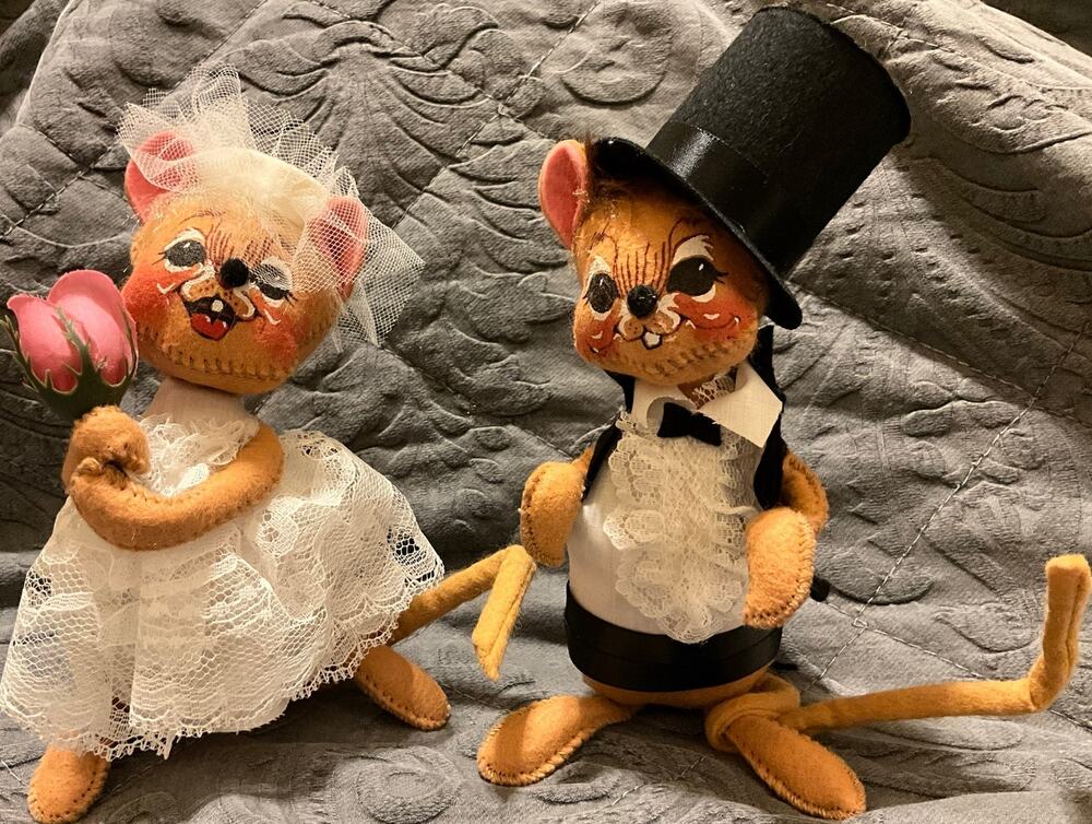 Vintage 7" Annalee 1994 Mouse Bride and Groom Wedding Set Collectible